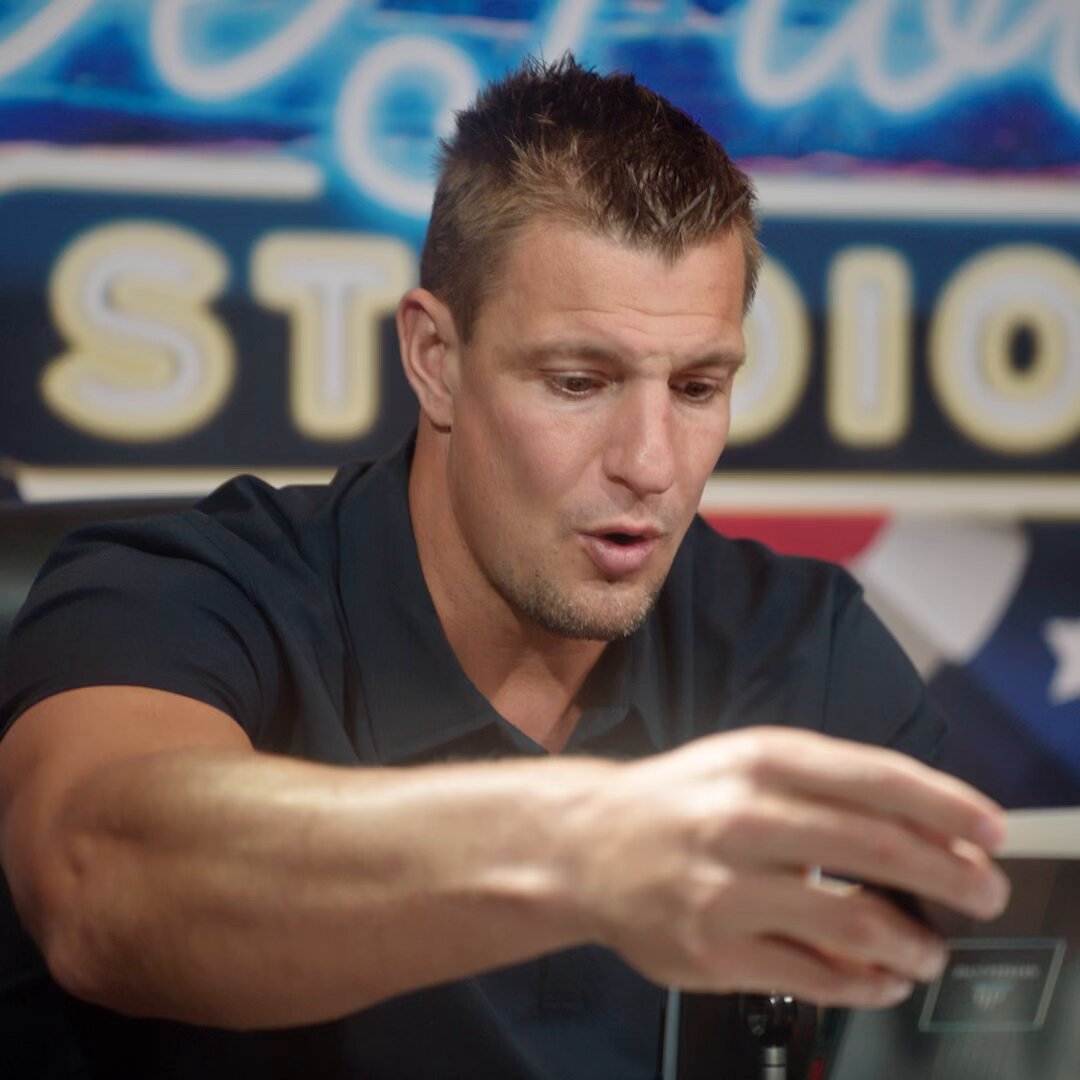 Box breaks ✅Repacks ✅PSA 10s ✅ Rob Gronkowski is ready for eBay Live. Or maybe just way overconfident 👀 Tune in and find out. #ebaylive