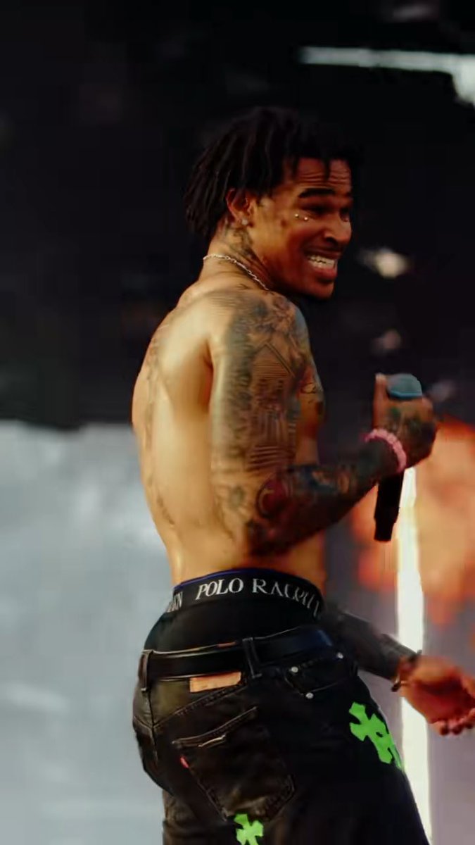 throwback to Plaqueboymax performing “Pink Dreads” before all the controversies…