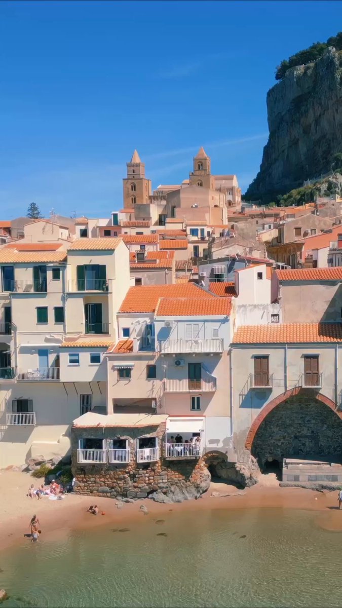 Sicily is not just an island It is a story, a poem, a hymn to slow living To the table, to chats, to walks And that flavour exists in few places in the world, but there it is intact… Cefalù, Sicily, Italy 🇮🇹