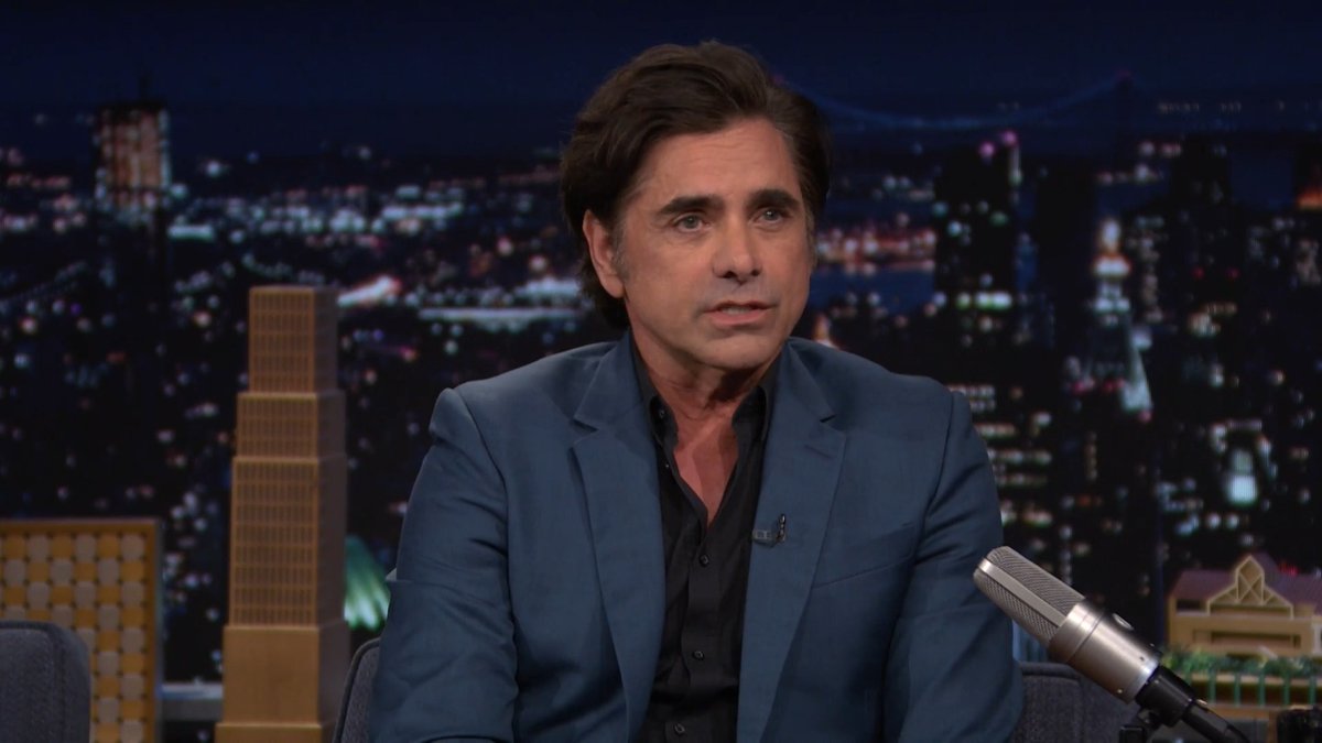 .John Stamos’ eight-year-old son Billy complimented him on his nose hairs 🤣 #FallonTonight