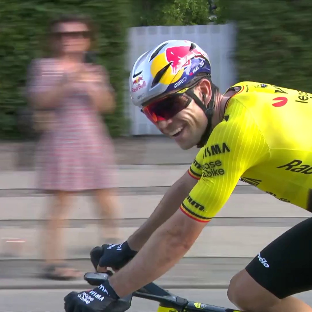 Wout van Aert s'impose pour son retour à la compétition ! Le Belge remporte la 1ère étape du Tour du Danemark au sprint 🚀 #LesRP