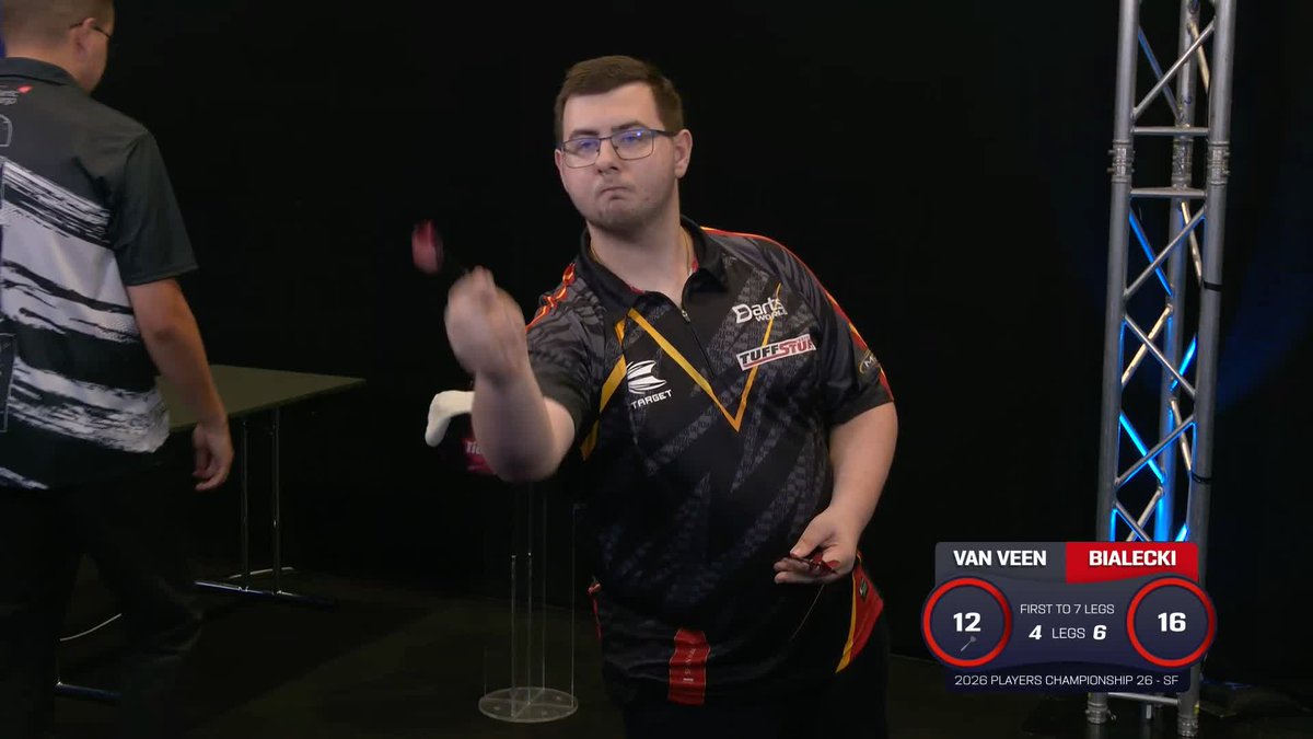 BIALECKI INTO THE FINAL! 🇵🇱 Sebastian Bialecki wins SIX straight legs against Gian van Veen to win 7-4 and prevent the Dutchman from moving up to world number two, with the Pole reaching his second ProTour final! 📺 #PC26