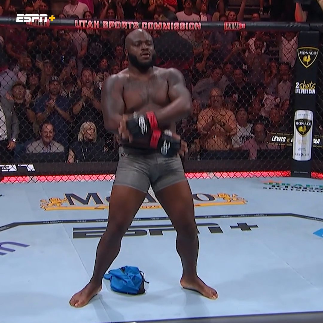 Derrick Lewis lands a flying knee ➡️knocks out De Lima ➡️takes his pants off 😂