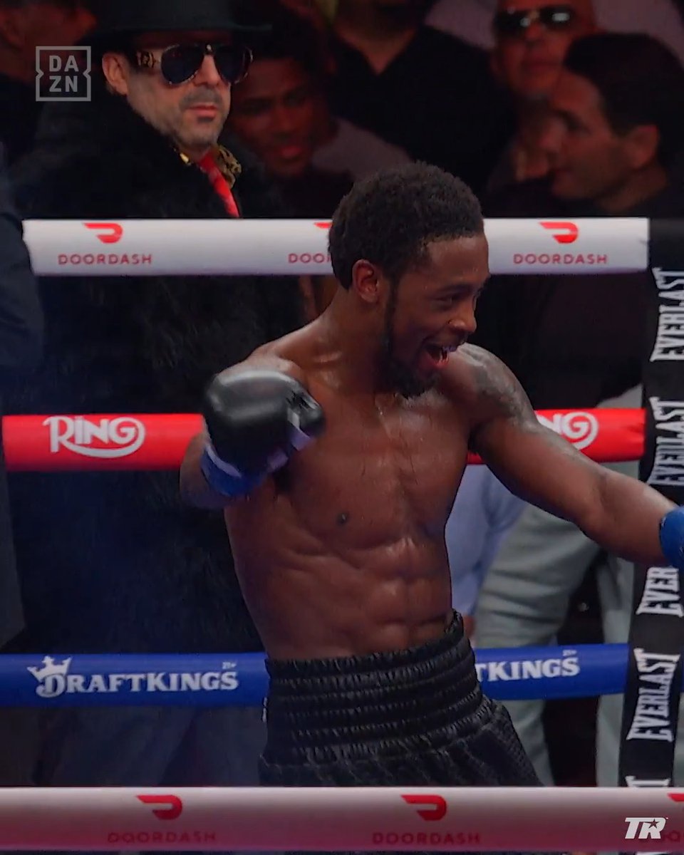 Keyshawn Davis is HIM 💼 (via DAZN Boxing)