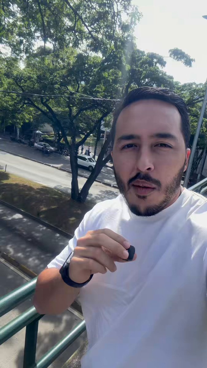 Así está el “planton” en contra de la posesión de Abelardo en la universidad Santiago de Cali, que opinan?