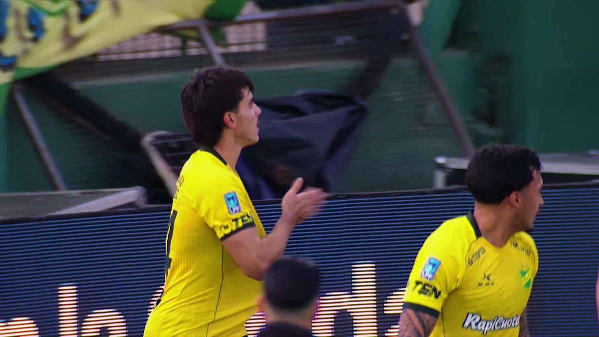 DE REBOTE LLEGÓ EL PRIMERO: Nacho Arce tapó el tiro libre y Juan Gutiérrez no falló para el 1-0 de Defensa y Justicia sobre Riestra. #TorneoClausura 🇦🇷