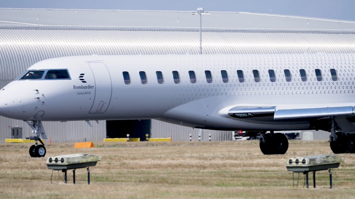 A flight like this shows what our #Global8000 is built to do. At Farnborough International Airshow, where the industry comes together to see what capability looks like in real conditions, this flight says more than any claim can. It shows how the fastest business jet is designed to move with accuracy, consistency, and confidence throughout every phase of flight. This is performance in its purest form. #FIA2026