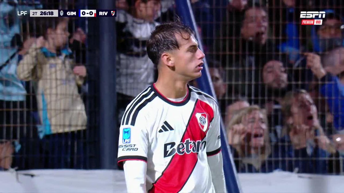 El pibe que ven salvando el gol es Freitas, un jugador que es 9, lo ponen de carrilero y terminó salvando un gol como central. Con la pelota es un fenómeno y tiene 15 pulmones Por más jugadores como Freitas que den todo por la camiseta de River