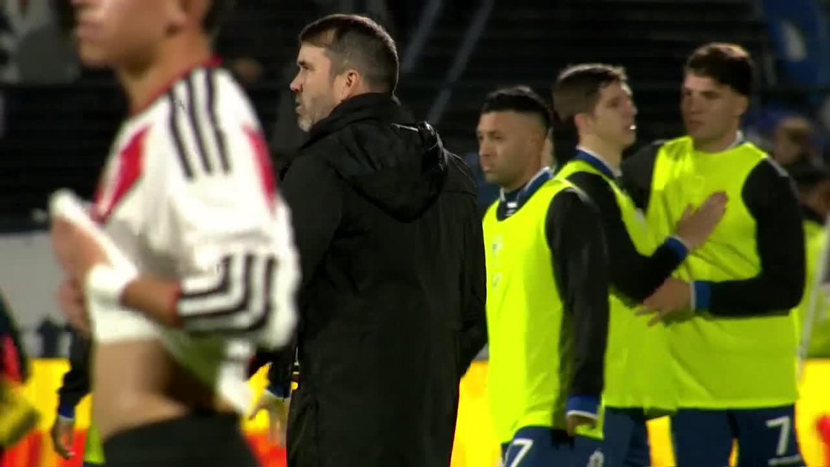 ¿Qué pasará por su cabeza? El River de Coudet perdió su tercer partido consecutivo en el arranque del segundo semestre del año.