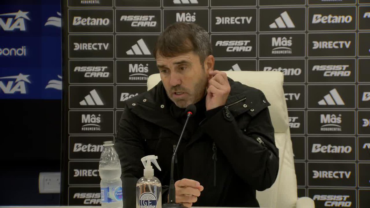 Chacho Coudet y una respuesta tajante cuando le consultaron sobre si pensó en tener en cuenta a algunos de los jugadores apartados de River "NO ES UN TEMA QUE QUIERO RETOMAR"