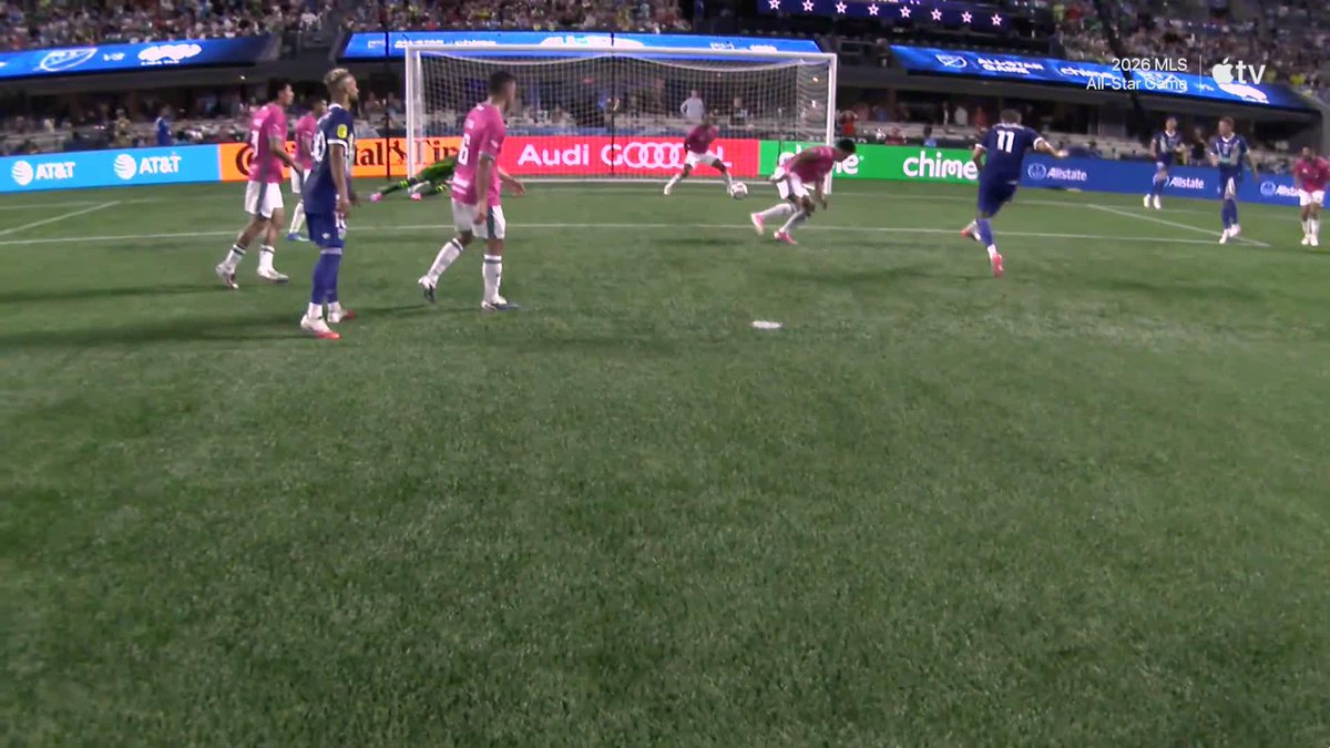 🚨GOAL: Philip Zinckernagel makes it 3-1 MLS All-Stars extend their lead over the Liga MX All-Stars