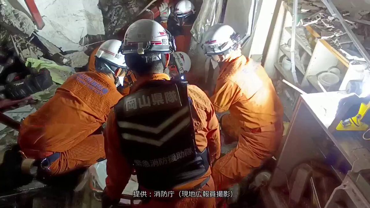 【熊本地震、死者17人に 6人が心肺停止】 最大震度7を観測した令和8年熊本地震で、熊本県は30日午前、死者が17人になったと発表した。心肺停止は6人、重症者は5人に上っている。 県によると、イオンモール熊本では11人が救助されたものの、5人が死亡、1人が心肺停止、5人がけがをした。現場では1人が救助中だという。 また、日本製紙八代工場では10人が救助されたものの、このうち8人の死亡が確認された。2人がけがをした。1人の安否が分かっていないという 🎥映像は熊本県八代市の日本製紙八代工場被災現場で行われている救助活動の様子。（消防庁がX上で公開）