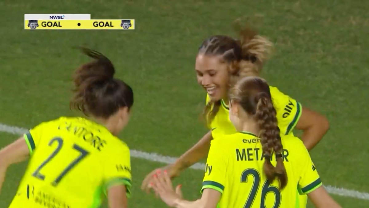 Trinity Rodman doing what she does best for her 8th goal of the season 👏