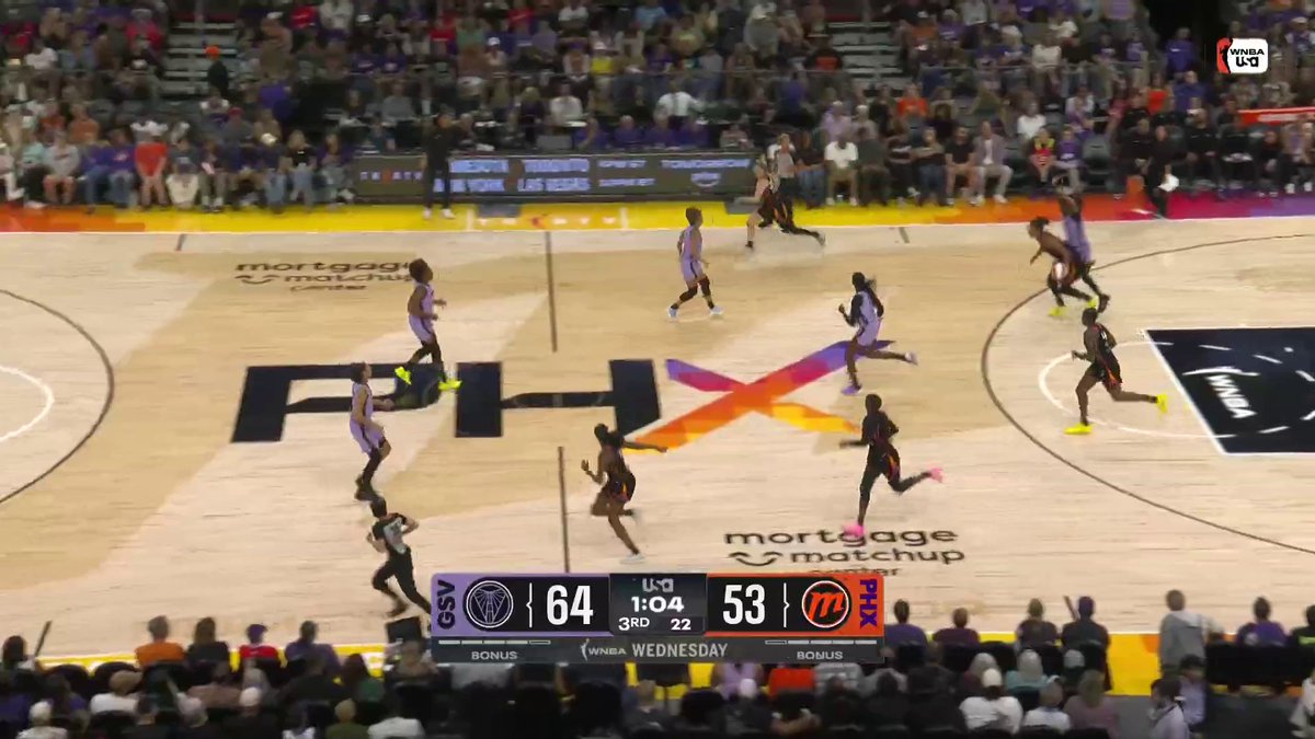 Kahleah Copper in the third quarter: 13 PTS 5-6 FG Up to 24 PTS on the game.