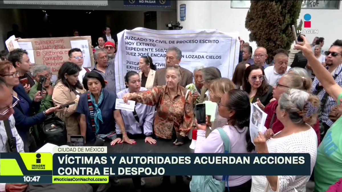Detuvieron a Virginia, la mujer acusada de ser la líder de una banda dedicada al #despojo en la Benito Juárez, #CDMX. Fue aprehendida con otra mujer con quien habría participado en el despojo del inmueble de Cerrada de Matías Romero. Más víctimas se reunieron hoy con autoridades:
