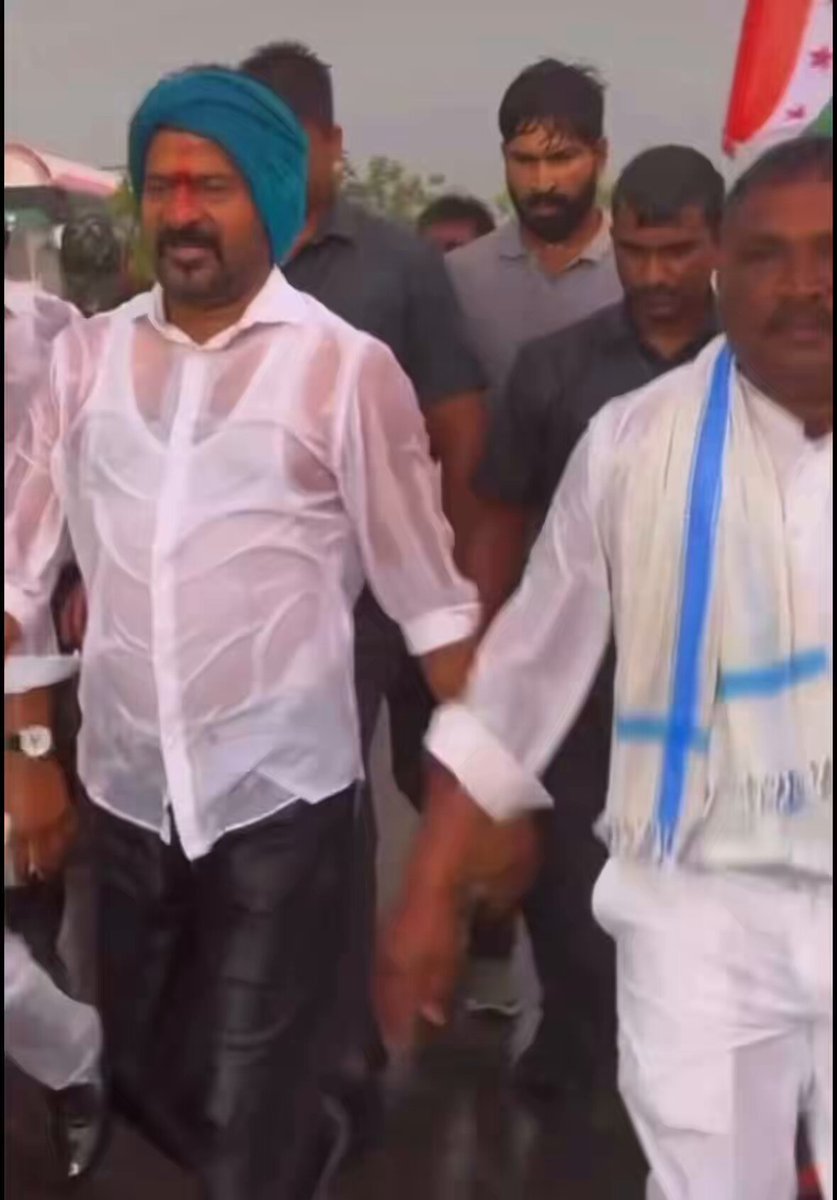 ప్రపంచం మొత్తం ఎల్‌నినో ప్రభావంతో వర్షాల కోసం అల్లాడుతుంటే… తెలంగాణలో మాత్రం రేవంత్ అన్నకు ప్రకృతి కూడా సహకరిస్తున్నట్టే అనిపిస్తోంది. ప్రజల జీవితాల్లో వెలుగు నింపాలనే సంకల్పం నిజాయితీగా ఉంటే… ఆ సంకల్పానికి ప్రకృతి కూడా తోడవుతుందేమో అనిపిస్తోంది. #RevanthReddy #Telangana