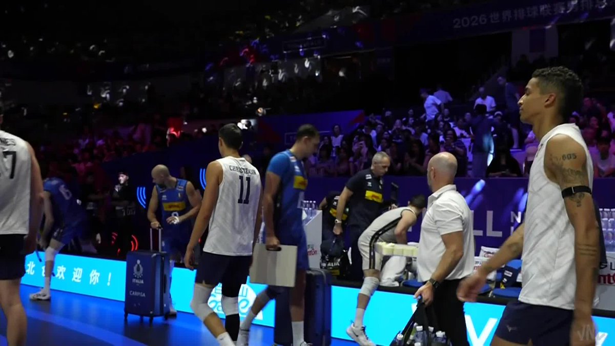 #VNL2026: 🇺🇸 USA DOUBLE THEIR LEAD! 🔥 The Set 2 winner gets the full replay treatment from every angle as the USA 🇺🇸 move ahead 2-0 🤩. Can Italy 🇮🇹 bounce back? 👀 📺 LIVE NOW on VBTV: 🏐 #BePartOfTheGame #Volleyball #VNLFinals