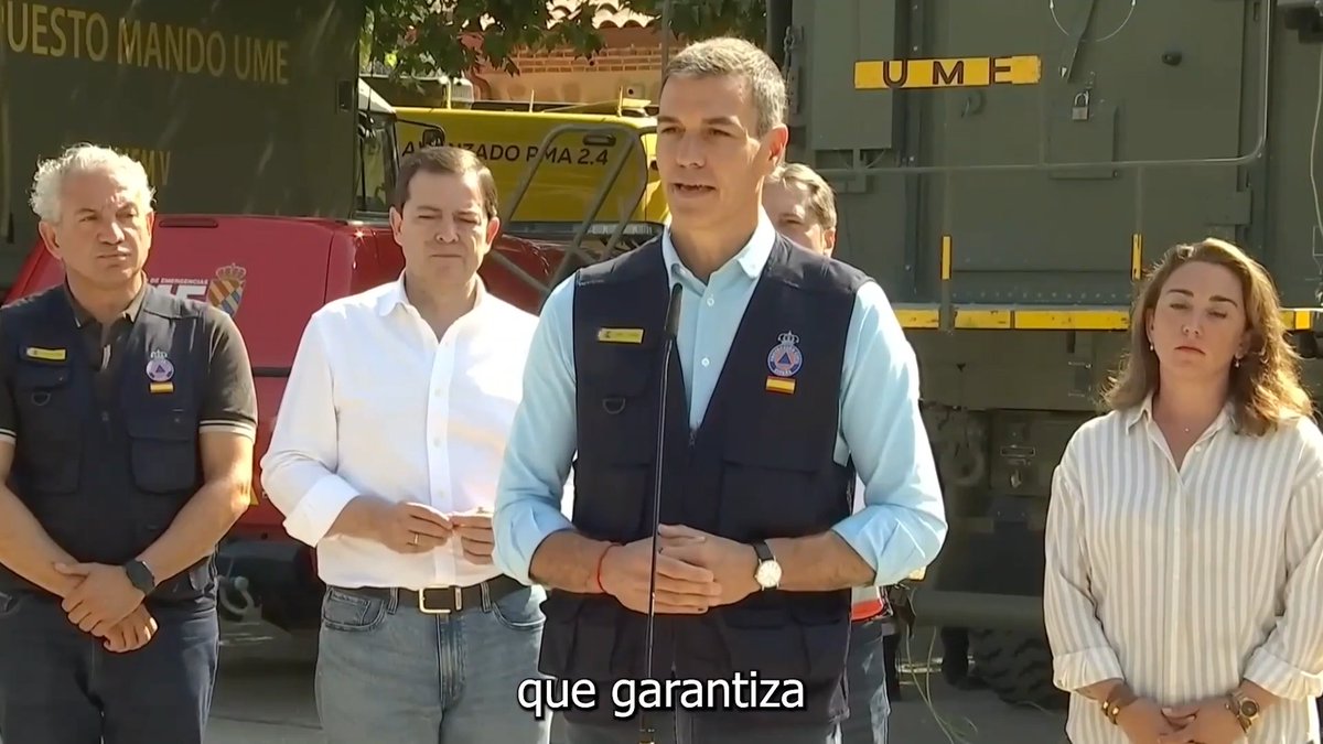 La UME y el Sistema de Protección Civil seguirán presentes en las zonas afectadas en Madrid y en Ávila. Pasamos al nivel operativo 2, dejando atrás la emergencia nacional, pero continuamos en alerta ante la ola de calor y el riesgo extremo de incendios. Hemos trabajado como si fuéramos un único equipo contra un enemigo común: el fuego. La emergencia continúa. Extrememos la precaución.