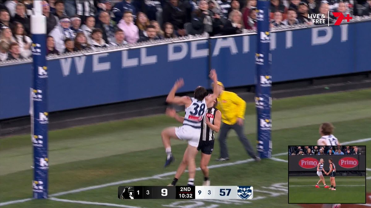 "There is nothing in that. What are we doing giving goals away for that?" 🗣️ Kane Cornes on this free kick against Charlie West