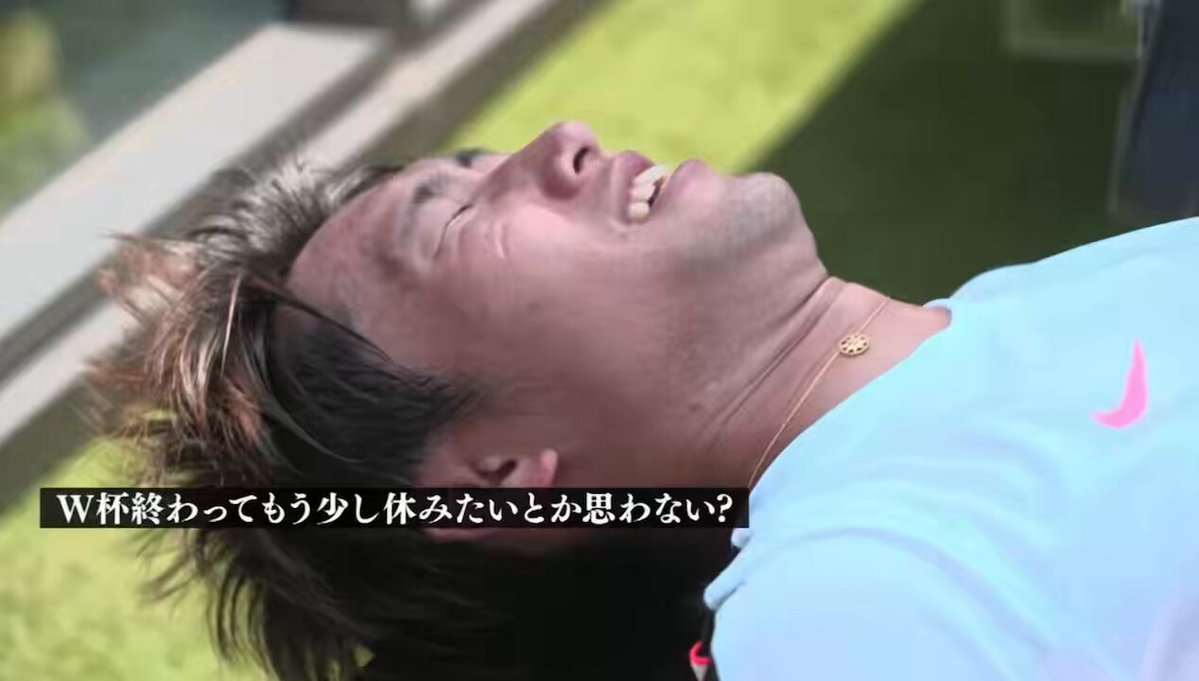 鎌田大地が努力家だとわかる動画 これはどの分野でトップを目指す上でも共通してる思考だと思う。 質より量、 圧倒的な量をこなして「自分は誰よりもやった」と思える状態をつくる。 このマインドを持ってる人が強いのはサッカーだけじゃないよね。めちゃくちゃ刺激もらえる。 #鎌田大地