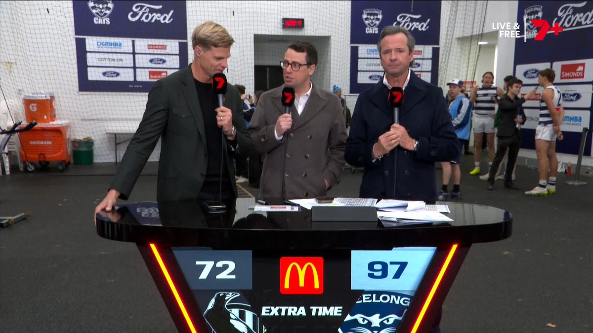 Jeremy Howe has been taken to hospital with a suspected broken arm. #AFLPiesCats