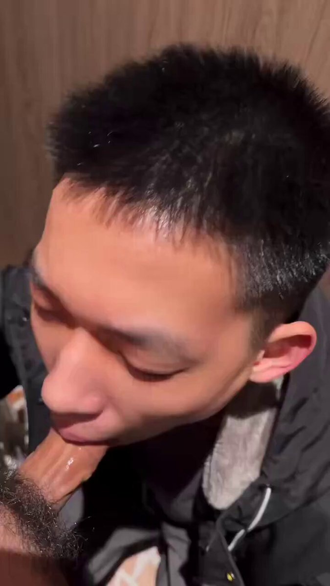 今晚一起来玩吗 公共卫生间口交人来人往的真的很刺激 有人喜欢吗？.m