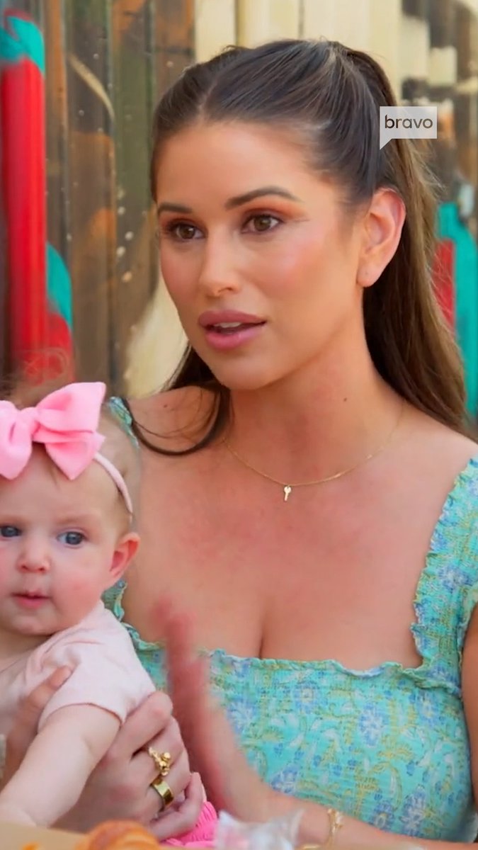 Lala's seeing a vulnerable side of Nia. #TheValley #NiaSanchez #LalaKent