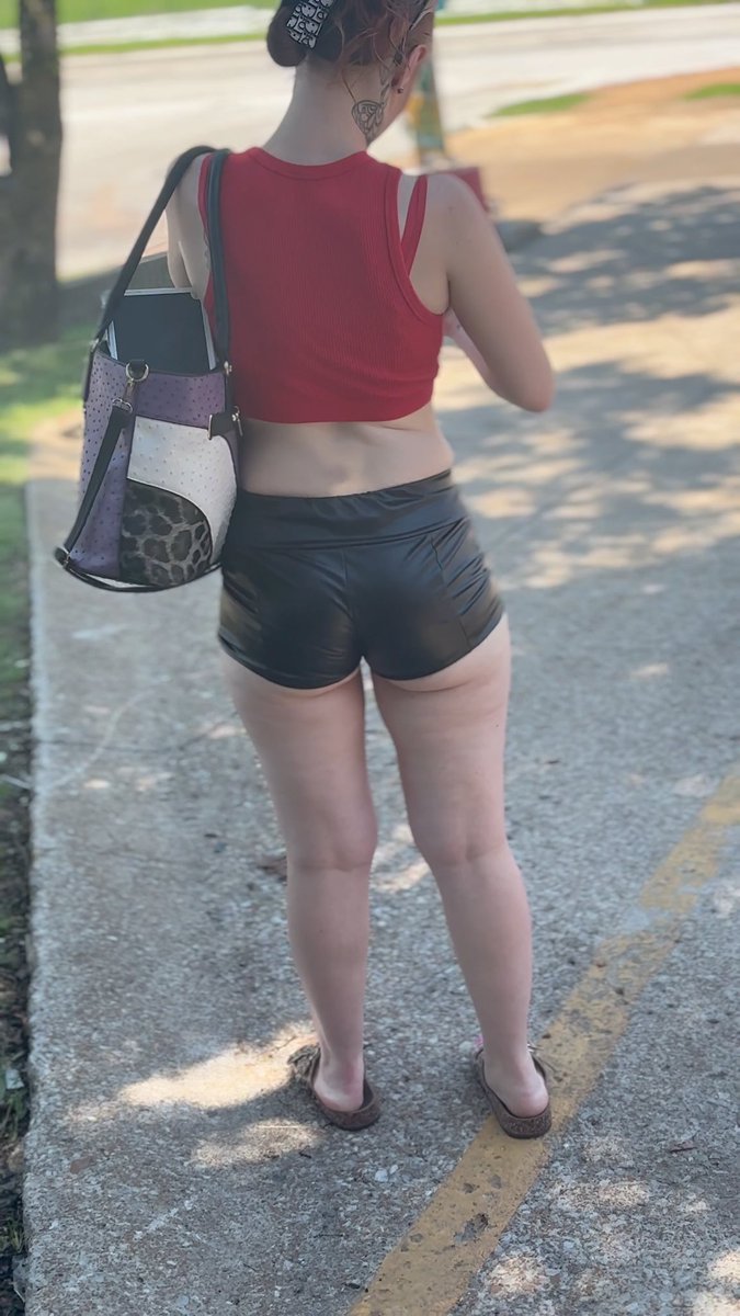 How would you react if you saw this ass in person? 👀