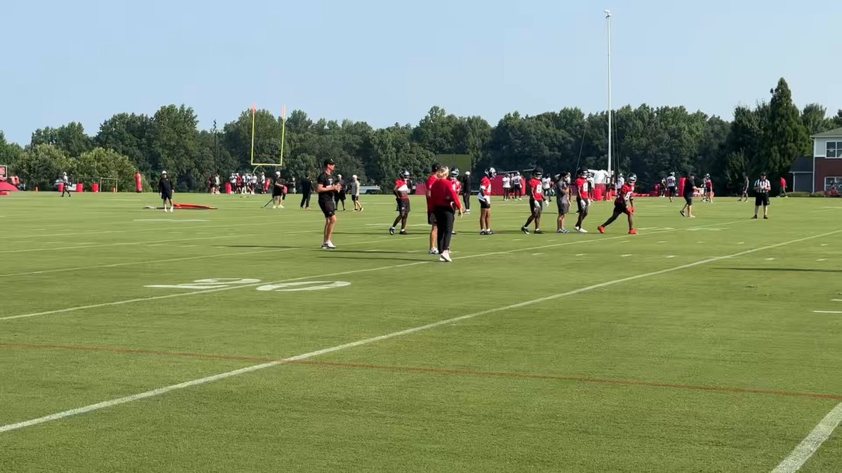 #Falcons President and former QB Matt Ryan (black shirt) is throwing to receivers at training camp — and the arm still looks good. (🎥 Will McFadden)