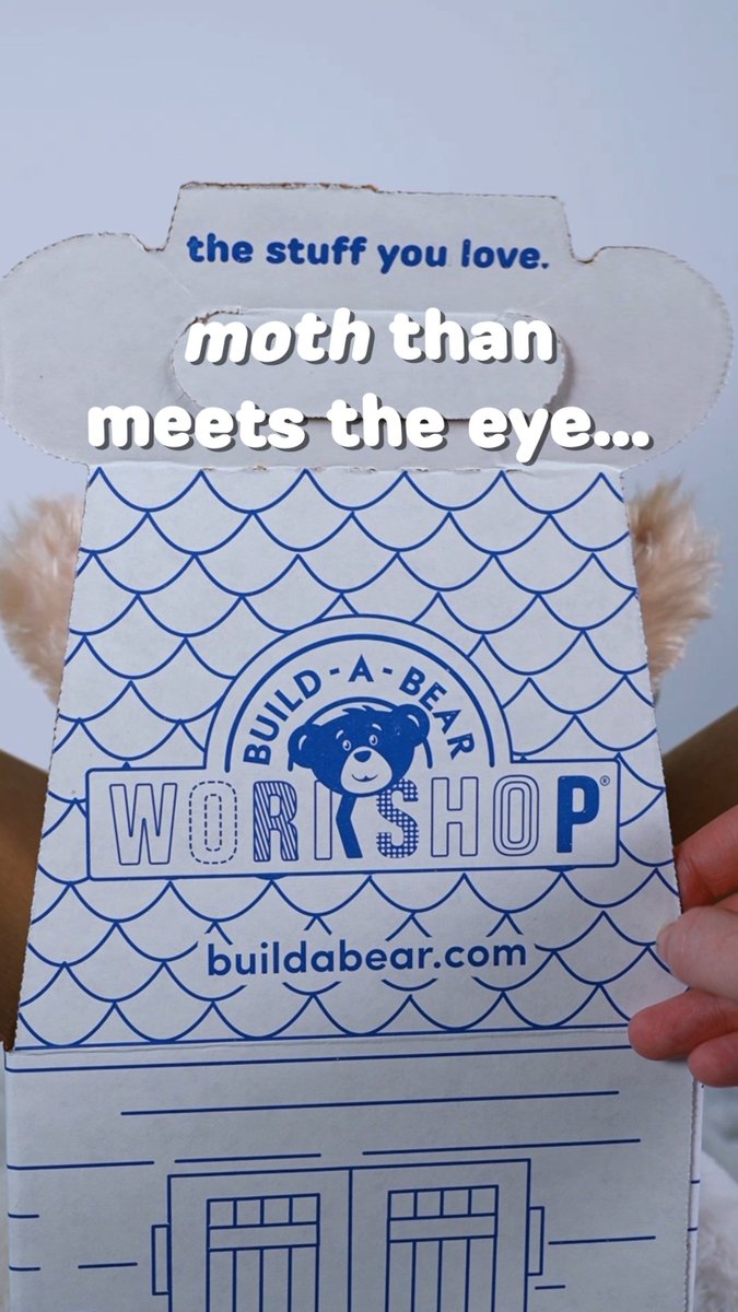 All that glitters is... lamp! Moth-velous news: Sky Puppy Moth’s back in TWO adorable sizes! Fly away with this smiley friend available in regular and Mini Beans® sizes online.​ ​#TheStuffYouLove #AddALittleHeart #Moth #SkyPuppy