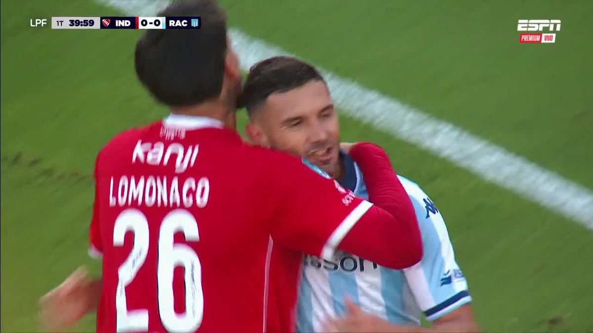 Día 681 en prisión: acabas de ser apuñalado por el capo del pabellón por robarte un queso rallado. Tu madre vs Emiliano “Dibu” Martínez.