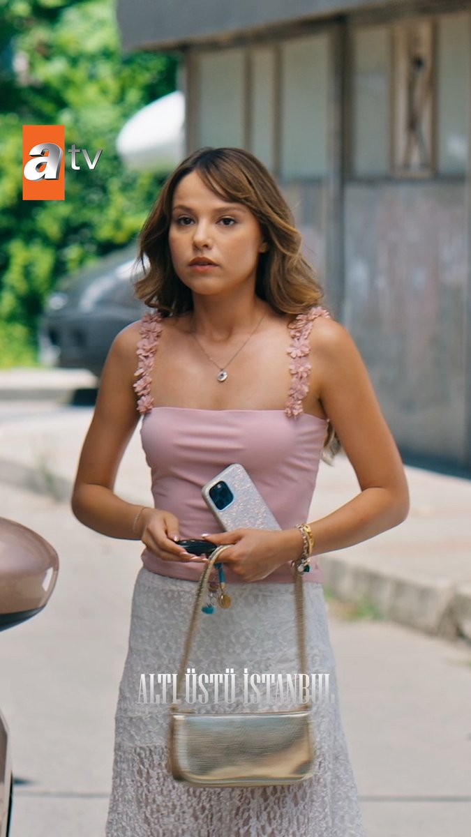 Alina’nın Ziyankar’a olan güveni: 😅 Altı Üstü İstanbul yeni bölümüyle Pazartesi 20.00'de atv'de! #AltıÜstüİstanbul atv