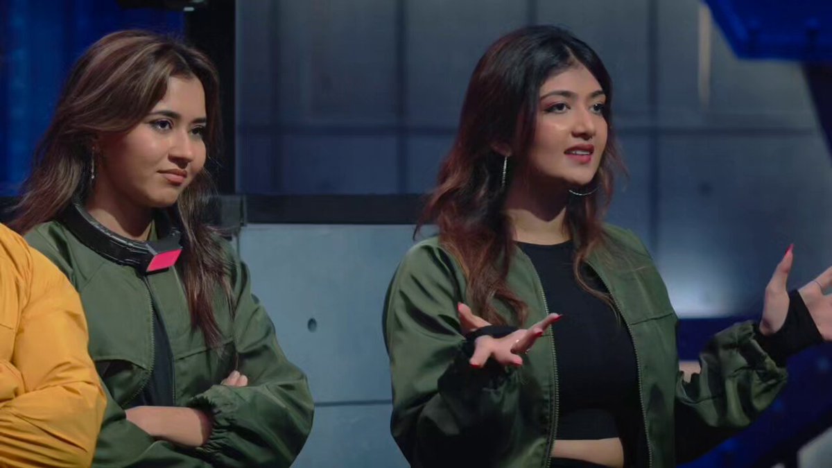 akanksha baby i feel so bad for you the way she said "dunia bhar se slvtshame krhe hai" and this girl has the audacity to even act all saint and say that i was here to support but now i wanna sabotage bhncd🤡🤡🤡🤡 #lockupp2