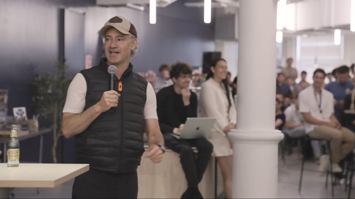 Dr. Karp speaks to Palantirians on the Sovereign AI revolution.