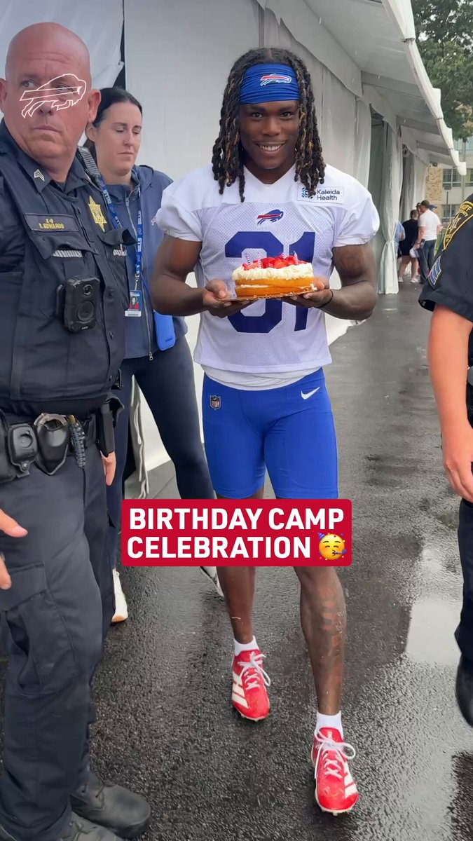 Maxwell with the bday cake delivery 🥳 M&T Bank x MadMax ¹ᵏ