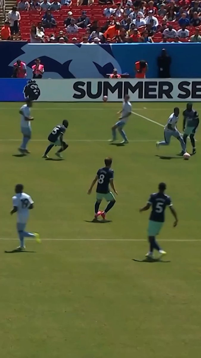 Ezri Konsa scored THIS incredible solo goal 😳 🎥 via Aston Villa