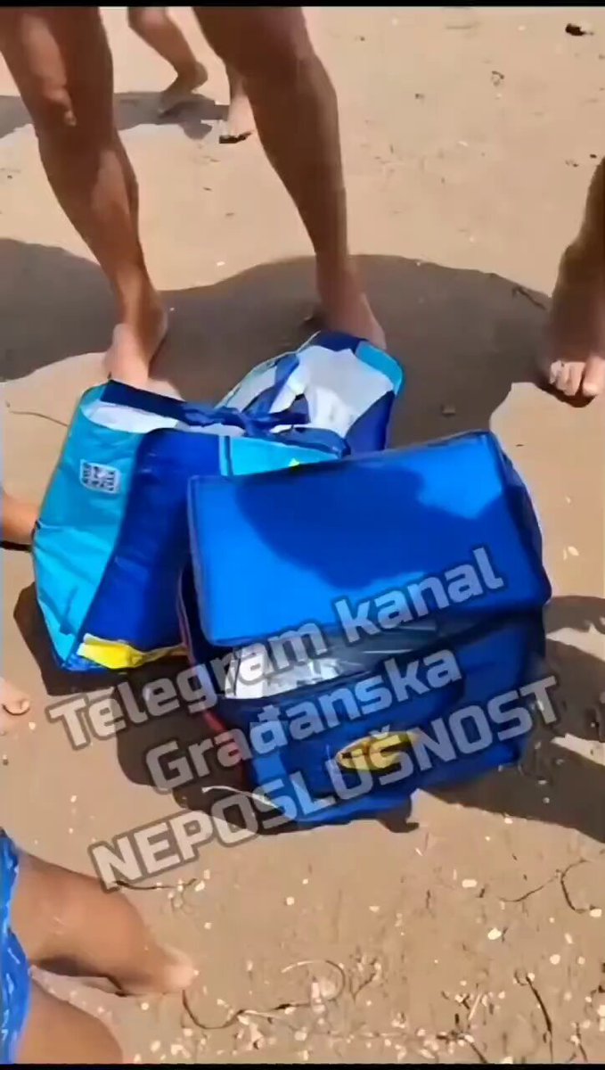 😊Na Siciliji sve regularno. Umesto školjki, iz mora vadili rashladne torbe pune GOTOVINE!