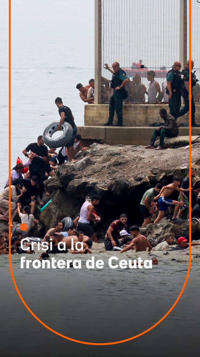 Milers de joves arriben a Ceuta nedant. La pressió migratòria des del Marroc s’ha intensificat l’última setmana i el govern ceutí ha demanat al govern espanyol que decreti l’emergència nacional i tanqui la frontera
