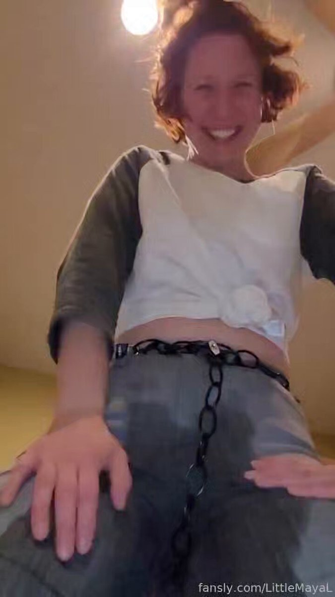 Littlemayal pees in her jeans while she's putting away the groceries. 💦👖 ( part 2 ) #piss #wetting #jeans #wettingjeans #pissjeans #Accidents #desperation