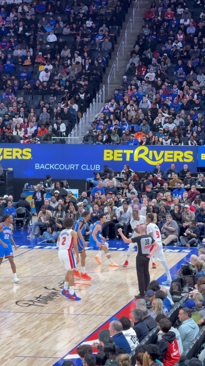 Crowd reaction says it all #NBAHandlesWeek