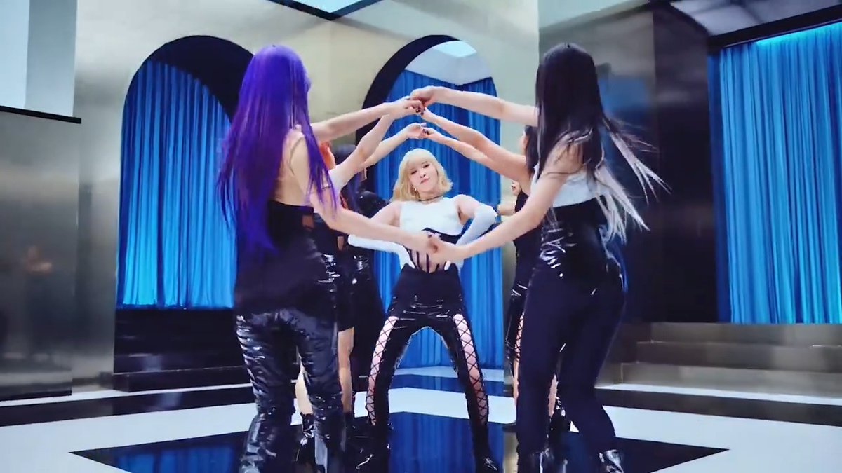 joining kpop in 2024 and thinking they were as popular as illit because of this hit