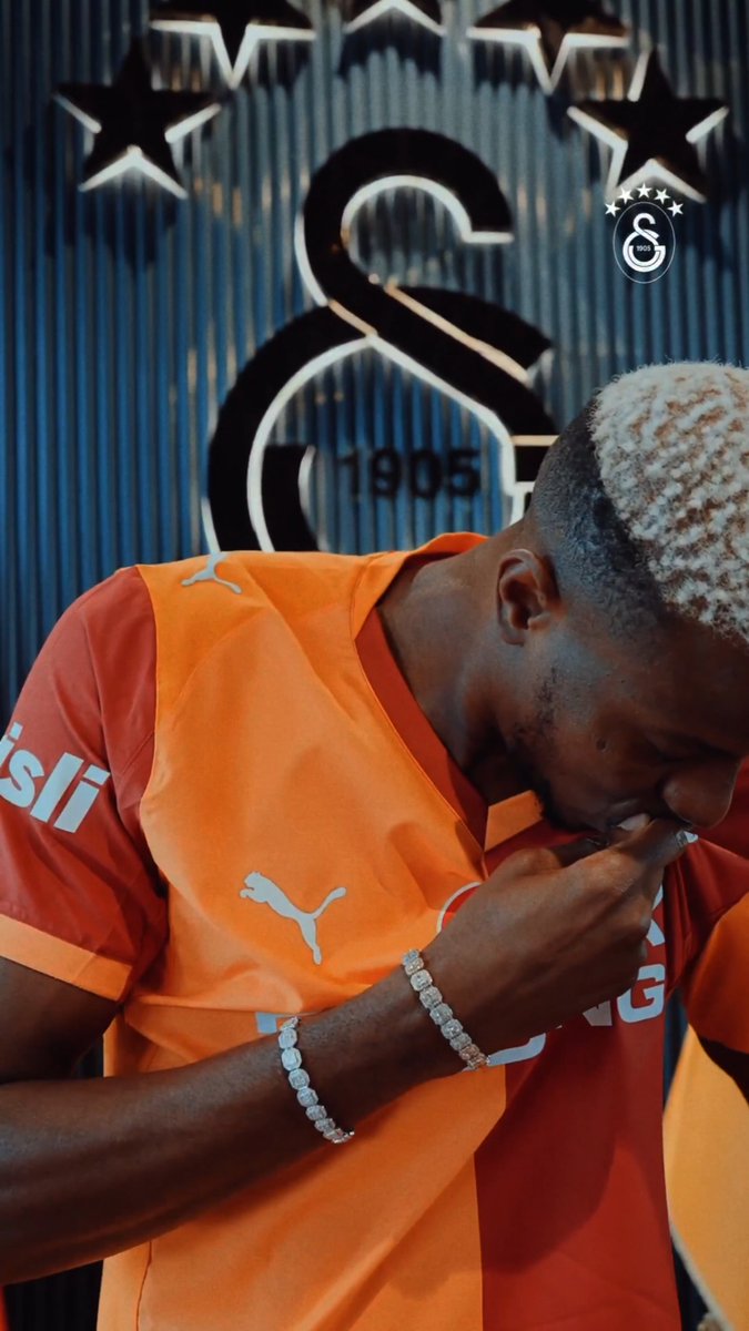 Geçen yıl bugün: Victor Osimhen, bonservisiyle birlikte Galatasaray'da. 💛❤️ Solo Il Gala Victor Osimhen