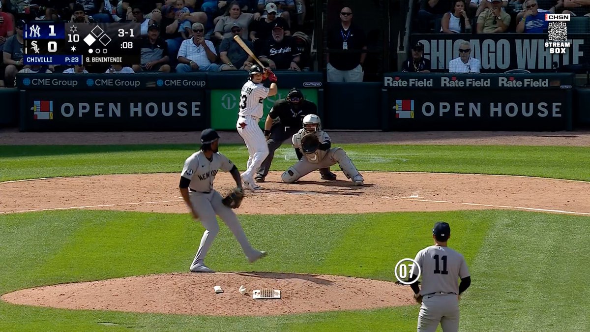 ANDREW BENINTENDI TIES THIS GAME IN THE 10TH 🍿 📺 :