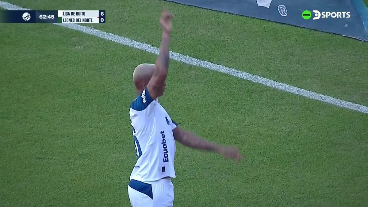 ¡GOLAZO DE DEYVERSON Y ÉL MISMO REVISÓ EL VAR! 😅⚪ ⚽ Gran definición del brasileño para marcar el 6-0 para Liga de Quito. 🟨 El goleador albo fue amonestado por el festejo. #CopaEcuadorEnDSPORTS