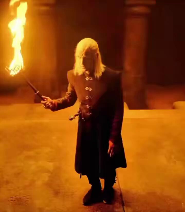 Why did Vermithor respond to Daemon’s singing with Dracarys? 🤔🐉 Was it a sign of an unusually strong bond, or was Vermithor simply showing Daemon what he was capable of???