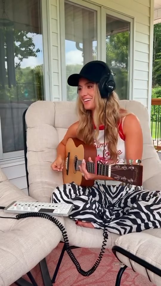 Been hangin out, summering on my front porch playin' phone, keys, wallet. what y'all think? Text KEYS to (615) 240-2342 and I’ll send y’all a lil piece of it.