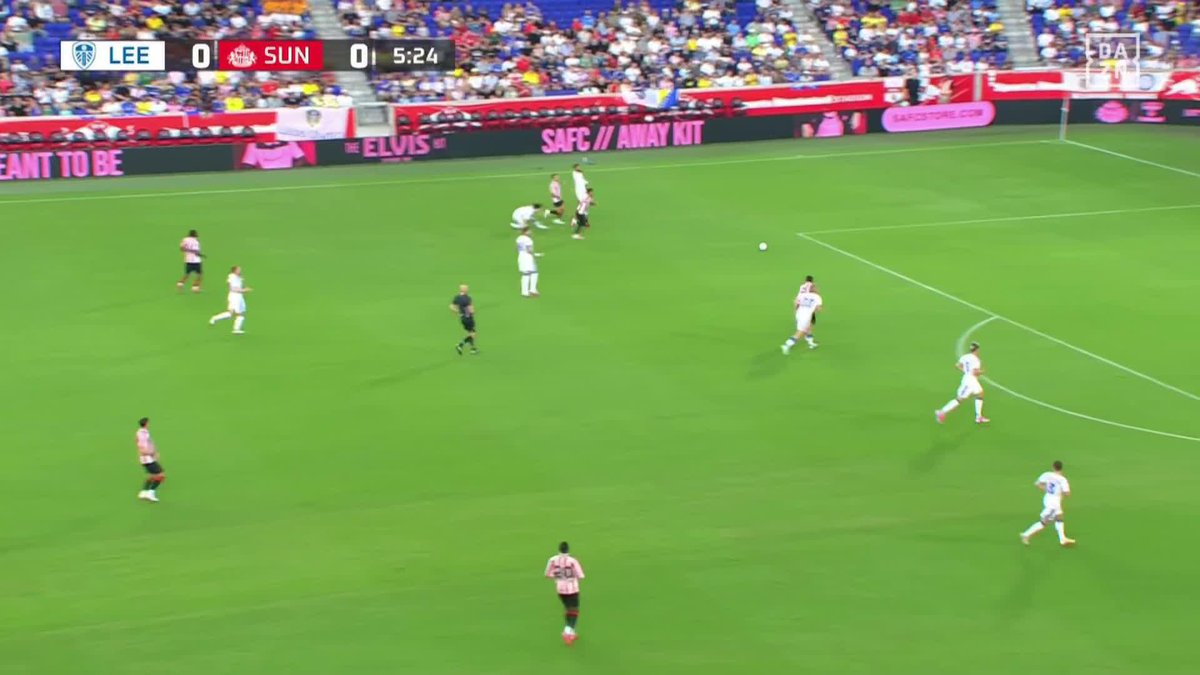 きっちり寄せた 身体がキレている 🇯🇵田中碧 ドリブル突破を許さない ⚽️親善試合 🆚リーズ×サンダーランド 📺DAZN ライブ配信中 #だったらDAZN