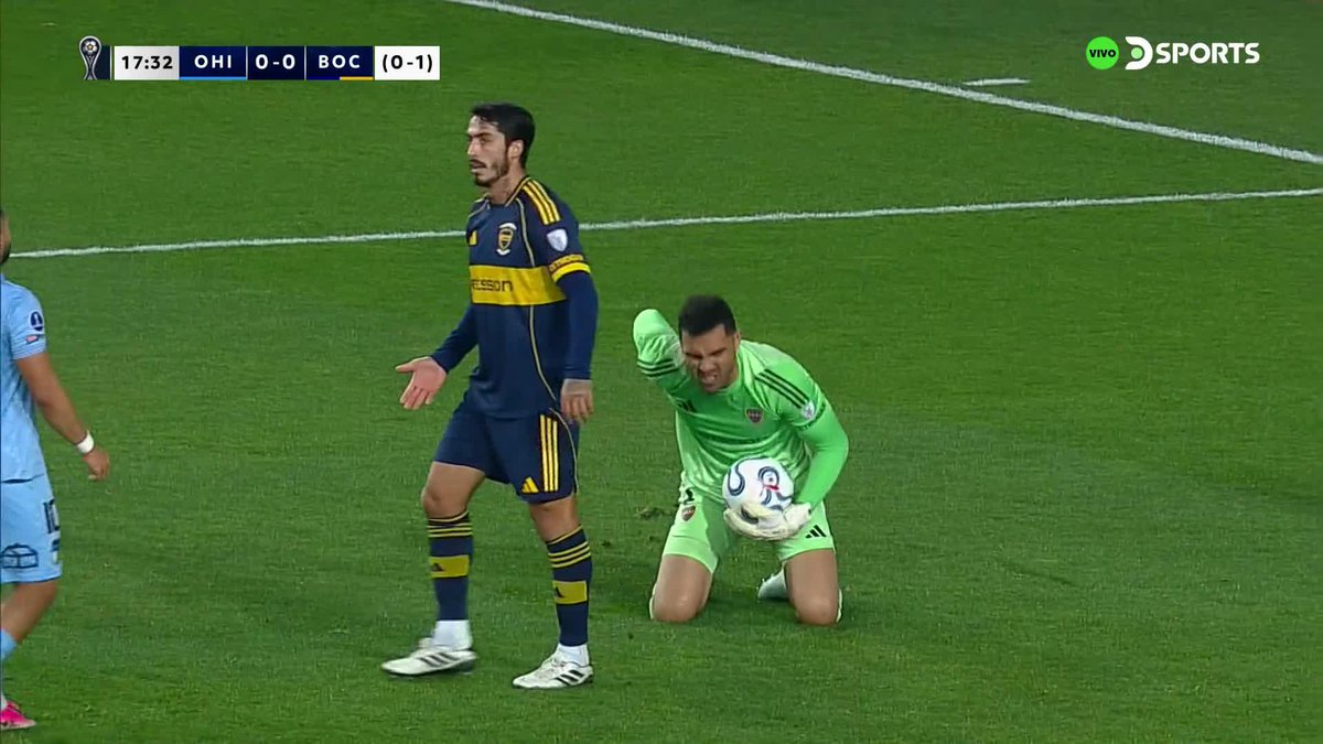 ⚠️¡Cuidado #Montero! En 2 tiempos el arquero de #Boca retuvo la pelota.