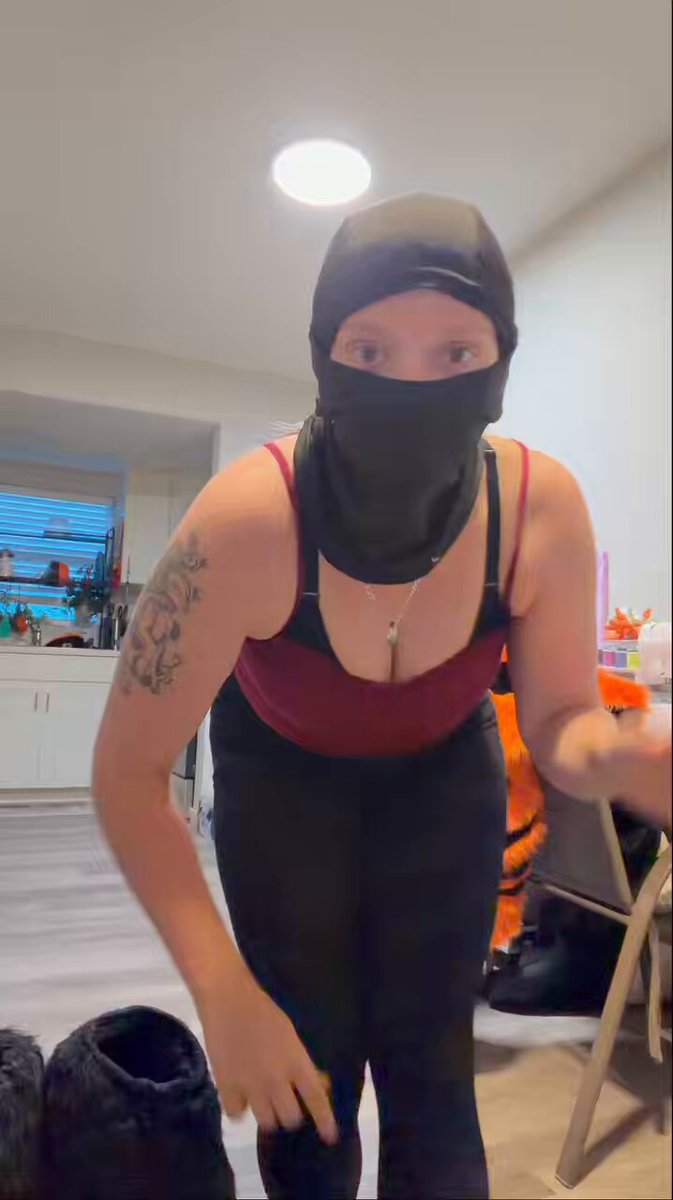 A very rough suit up video 🤣 for anyone curious this is the process for the tiger gurl ✨ Ignore my wide eyes as I try to concentrate on what I’m doing 😭