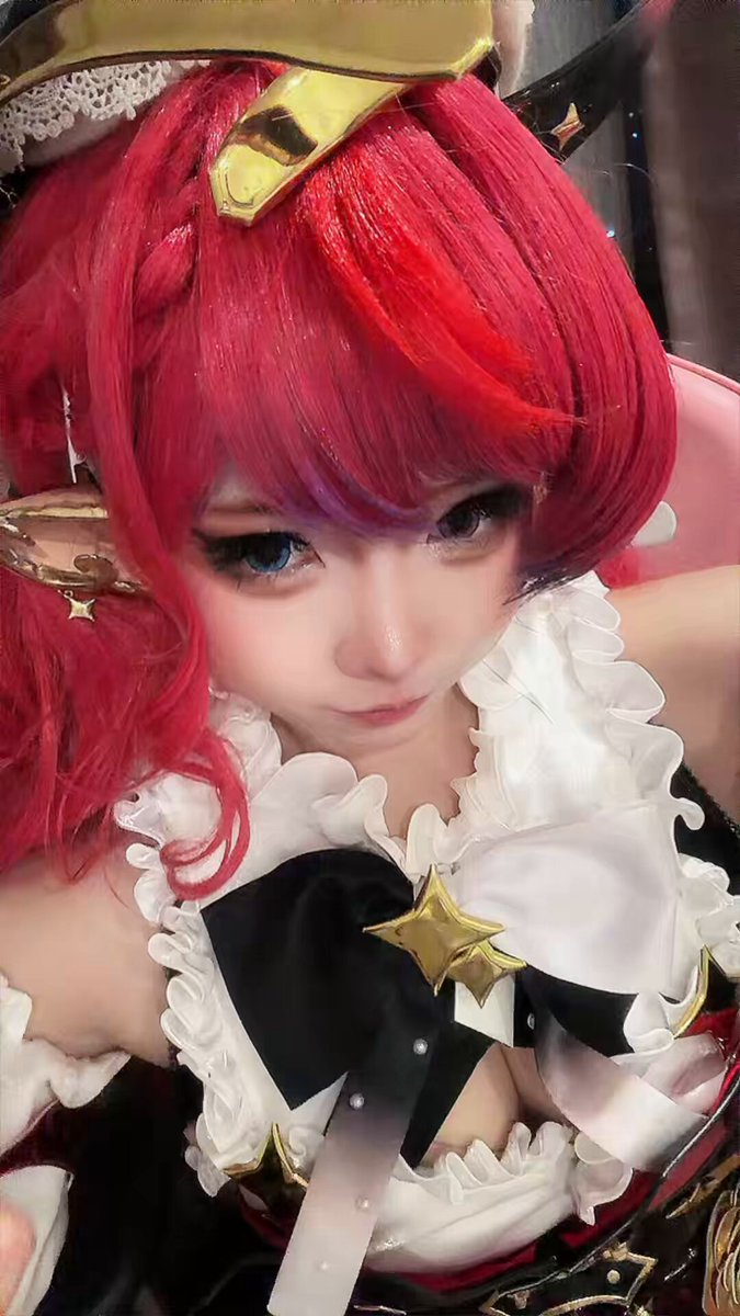 I want to show a small detail that I put in the IRyS cosplay💎✨ I try to make her nails! It can’t see if not took the gloves off but I really love them a lot😭 The design was super pretty and also can look nice in everyday life too #IRySart